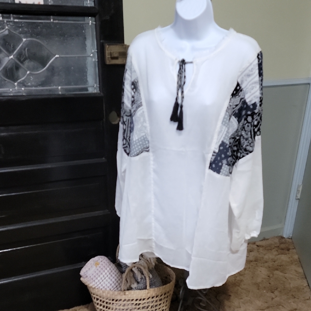 NWT DAVI & DANI White Sheer Blouse with Black Bandana Accents Woman Size 1XL